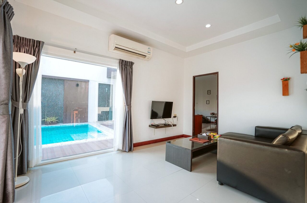 Leasehold hotel with 43 rooms in Bang Kapi Bangkok - THBP-1347