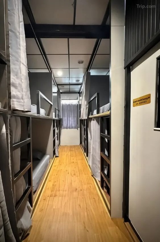 Leasehold hostel with 26 beds in Phra Nakhon Bangkok - THBP-1384