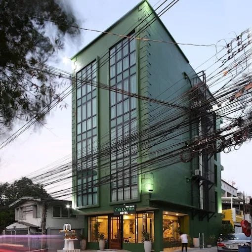 Hotel for sale with 12 rooms in Huai Khwang Bangkok - THBP-1491